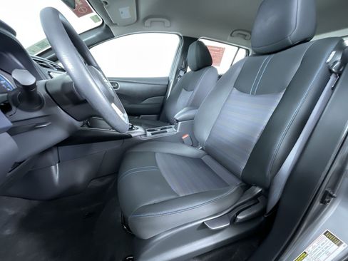 Certified 2025 Nissan Leaf S FWD image 15