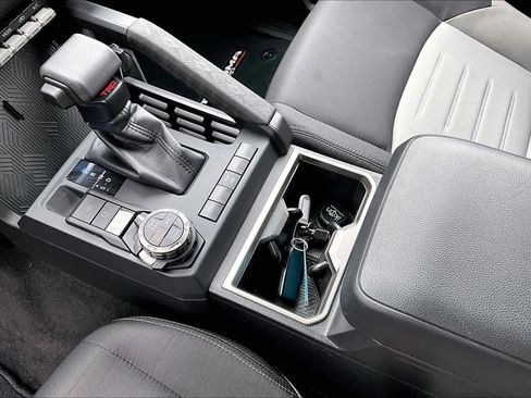 Certified 2025 Toyota Tacoma TRD Off-Road image 15