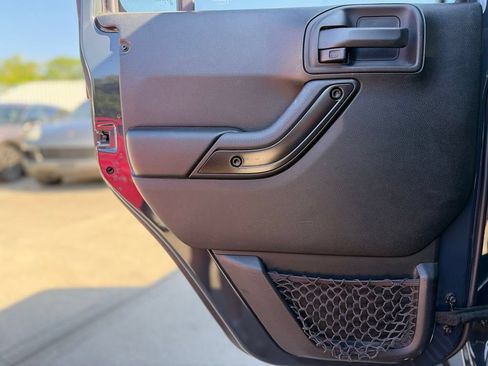 Used 2017 Jeep Wrangler Unlimited Sahara AWD/4WD image 19