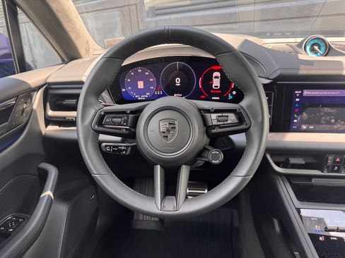 Certified 2025 Porsche Macan Turbo Electric AWD/4WD image 22