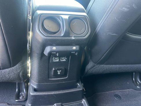 Used 2018 Jeep Wrangler Unlimited Sahara AWD/4WD image 38