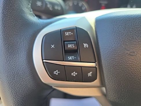 Used 2023 Ford Explorer XLT w/ Class IV Trailer Tow Package AWD/4WD image 12