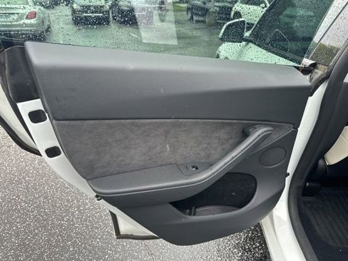 Used 2023 Tesla Model Y Long Range AWD/4WD image 10