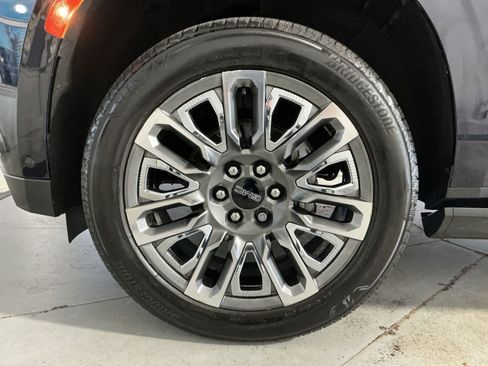 Used 2023 GMC Yukon Denali Ultimate AWD/4WD image 13