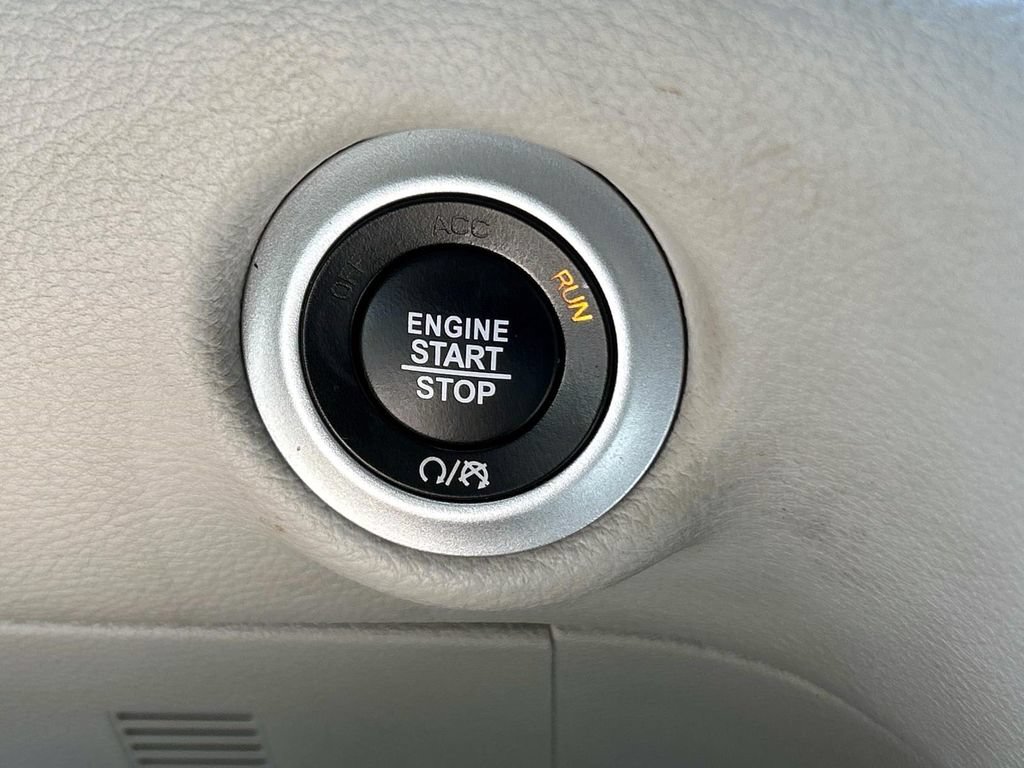 Used 2022 Chrysler Pacifica Touring-L FWD image 27