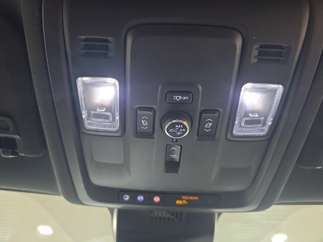 Used 2025 Chevrolet Tahoe Premier AWD/4WD image 30