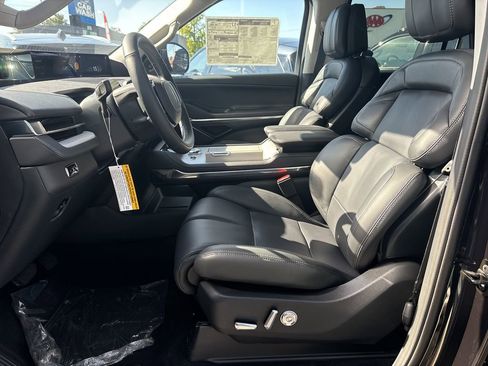 New 2025 Lincoln Navigator L Reserve image 5