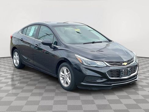 Used 2017 Chevrolet Cruze LT w/ Convenience Package FWD image 7