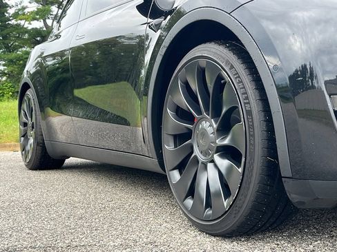 Used 2022 Tesla Model Y Performance AWD/4WD image 9