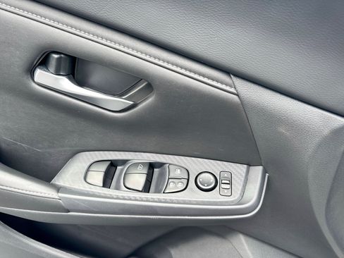 Certified 2024 Nissan Sentra SV FWD image 22