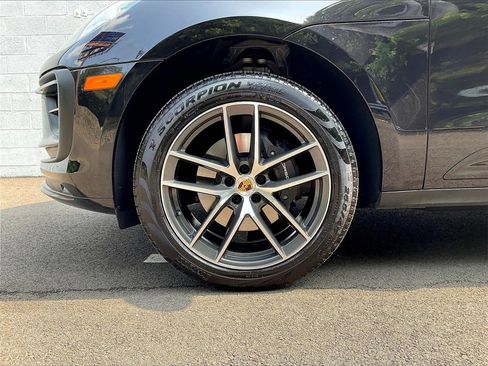 Certified 2025 Porsche Macan image 14