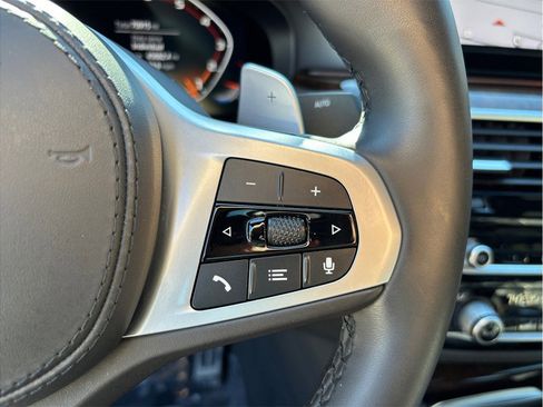 Used 2020 BMW M550i xDrive w/ Executive Package image 32