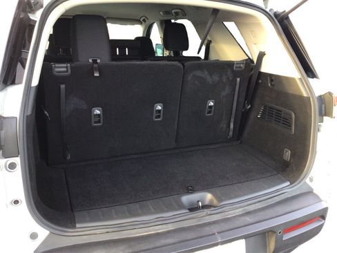 Used 2024 Nissan Pathfinder SV image 13