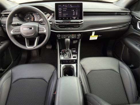 New 2026 Jeep Compass Latitude image 10