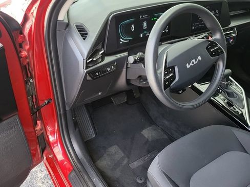 Used 2025 Kia Niro LX FWD image 3
