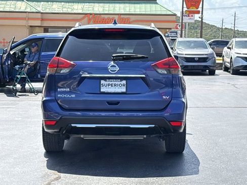 Used 2018 Nissan Rogue SV FWD image 4