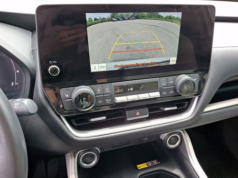 Used 2024 Toyota Grand Highlander AWD image 15