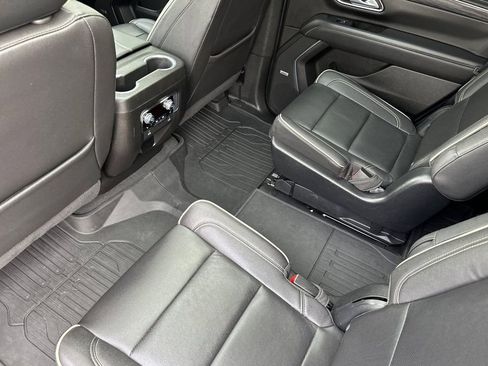 Used 2023 GMC Yukon SLT w/ SLT Premium Package AWD/4WD image 12