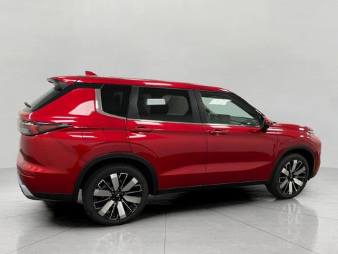 New 2025 Mitsubishi Outlander SE image 2