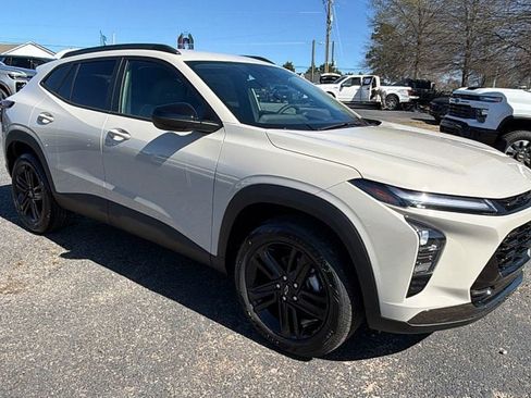 New 2026 Chevrolet Trax ACTIV image 3