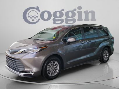 Used 2021 Toyota Sienna XLE