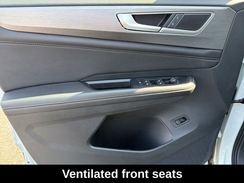 Used 2025 Volkswagen Atlas Cross Sport SE image 17