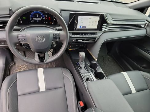 Used 2026 Toyota Camry SE FWD image 13
