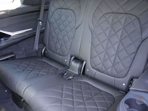 Used 2024 BMW X7 xDrive40i w/ M Sport Package AWD/4WD image 11