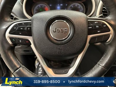 Used 2018 Jeep Cherokee Overland image 11