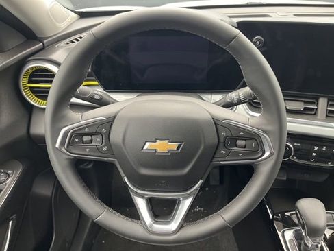 Used 2024 Chevrolet Trax LT w/ LT Convenience Package image 16