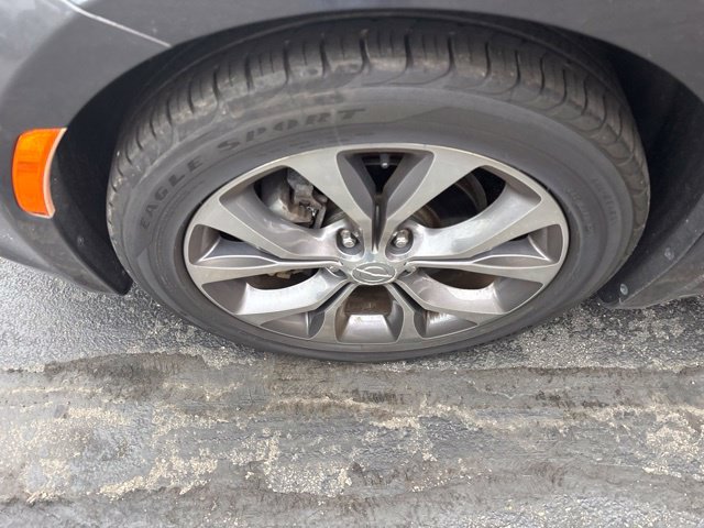 Used 2017 Chrysler Pacifica Limited w/ UConnect Theater Package FWD image 27