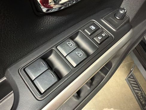 Used 2017 Nissan Titan PRO-4X AWD/4WD image 26
