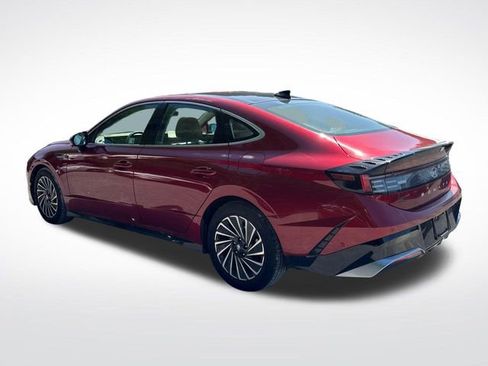 Used 2025 Hyundai Sonata Limited FWD image 3