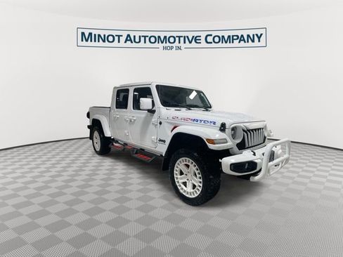 Used 2023 Jeep Gladiator Overland AWD/4WD image 2