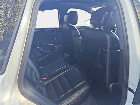 Used 2017 Porsche Macan Turbo AWD/4WD image 14