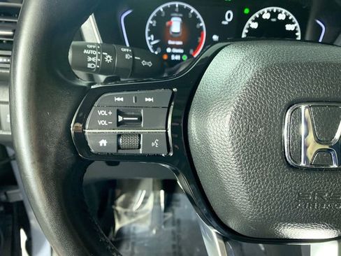 Used 2024 Honda Pilot Touring image 11