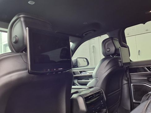 Certified 2022 Jeep Wagoneer Series II w/ Convenience Group I AWD/4WD image 9