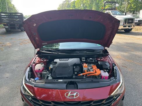 Used 2023 Hyundai Elantra Limited FWD image 12