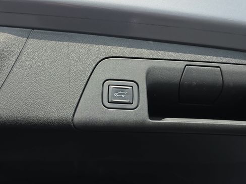 Used 2022 Buick Envision Essence w/ Safety Package FWD image 7