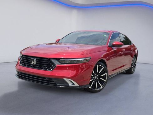 Used 2025 Honda Accord Touring image 2