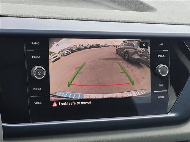 Used 2023 Volkswagen Taos SE w/ Panoramic Sunroof Package FWD image 12