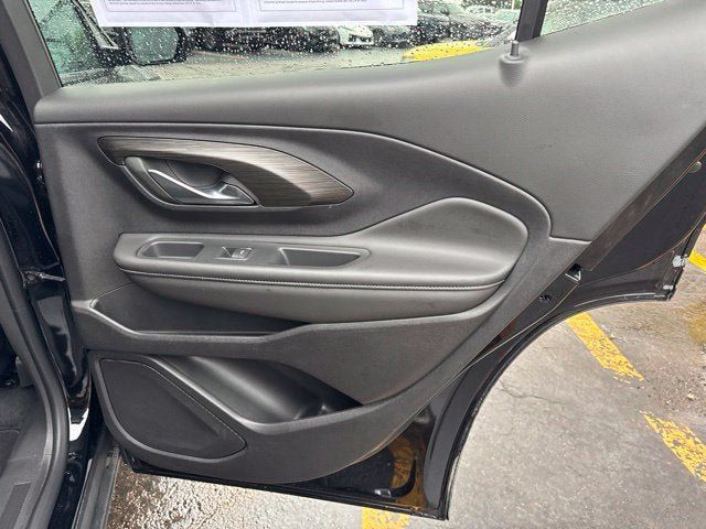 Used 2024 GMC Terrain SLE w/ Driver Convenience Package FWD image 21