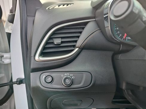 Used 2018 Chevrolet Trax LT w/ LT Convenience Package FWD image 26