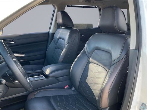 Used 2024 Nissan Pathfinder Platinum w/ Cargo Package image 25