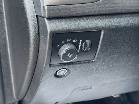 Used 2018 Jeep Grand Cherokee Laredo w/ All-Weather Capability Group AWD/4WD image 10