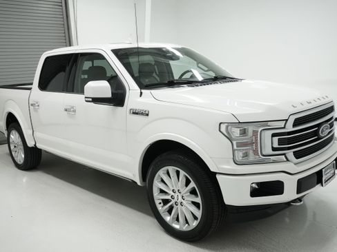 Used 2019 Ford F150 Limited w/ Trailer Tow Package image 3
