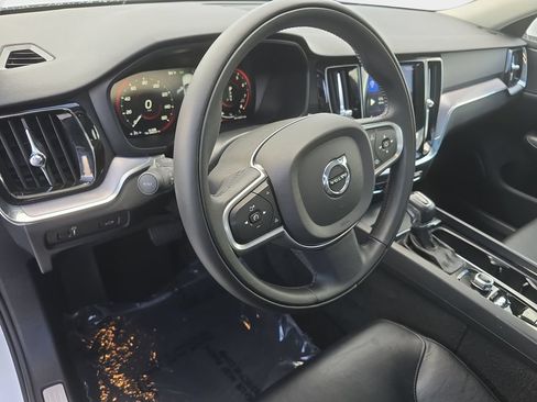 Used 2020 Volvo S60 T5 Momentum FWD image 24