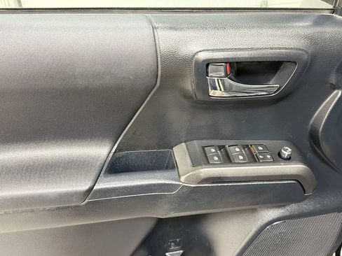 Used 2016 Toyota Tacoma TRD Sport w/ Towing Package AWD/4WD image 15
