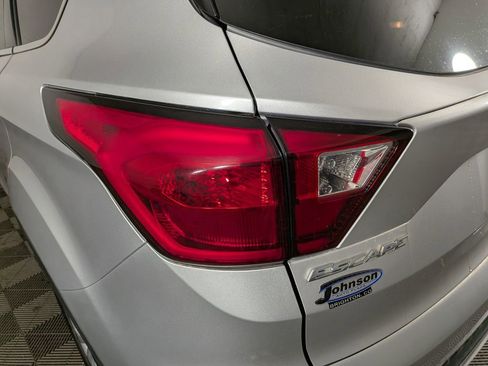 Used 2019 Ford Escape SE image 11