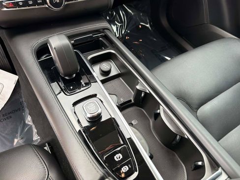 Certified 2025 Volvo XC90 B5 Core AWD/4WD image 22